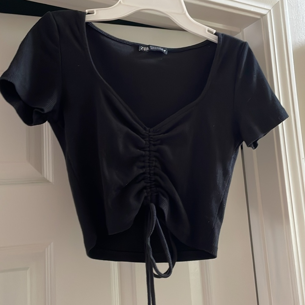 Zara
Black Medium top